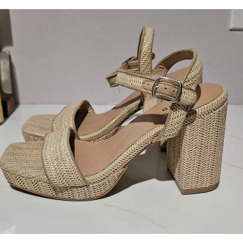 Torrid Beige Woven Straw Block Heel Sandals Square Toe Wide Width 8.5W